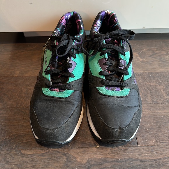 Reebok - Picture 2 of 5